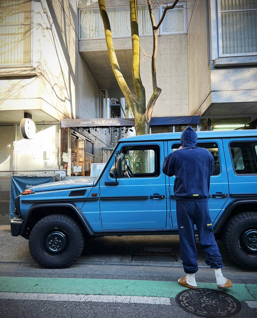 安齋肇 × SANZOU SWET PANTS - NAVY x YELLOW - – sanzou tokyo